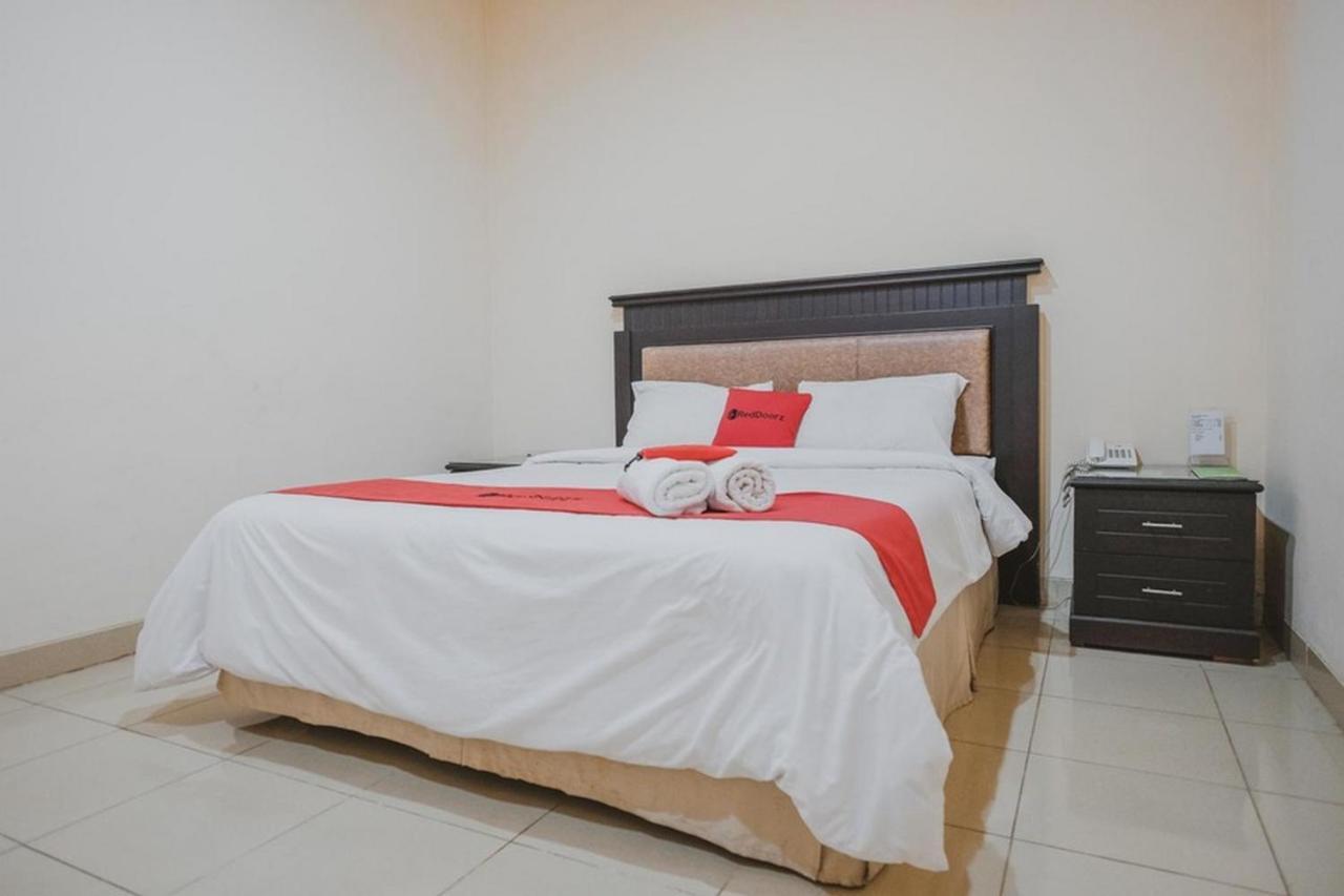 Reddoorz Premium @ Jalan Pal 10 Jambi Hotel Exterior photo