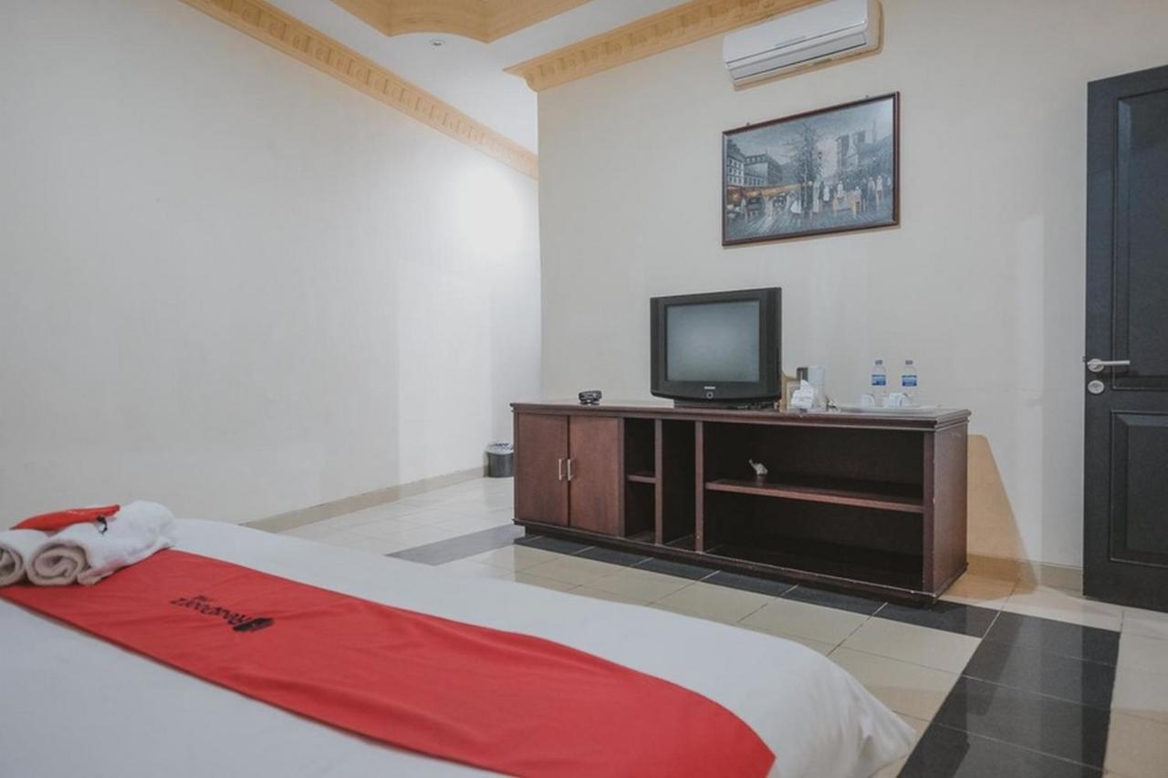 Reddoorz Premium @ Jalan Pal 10 Jambi Hotel Exterior photo